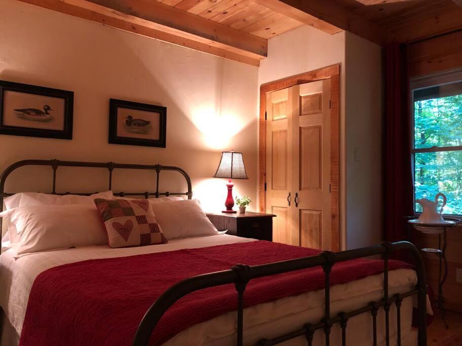 Quiet, Cozy And Comfortable Chalet Val-des-Lacs Exterior photo